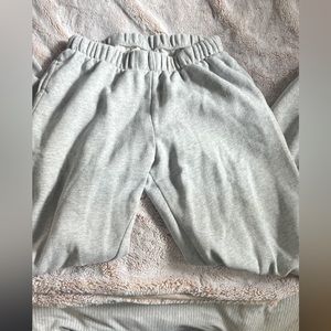 BRANDY MELVILLE GREY SWEATPANTS